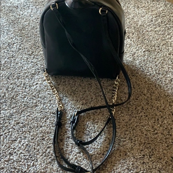 A black bag from Victoria’s Secret - Picture 2 of 3